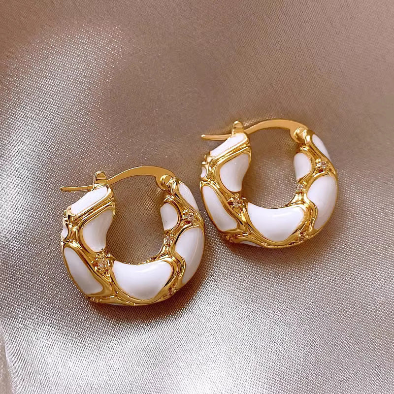 Light luxury, high-end temperament, enamel ear buckle design, popular earrings, French drop glazed leopard print circle earrings